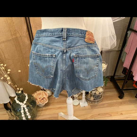 Vintage Levi’s‎ Cut-off Denim Jean Blue Shorts - Picture 3 of 6